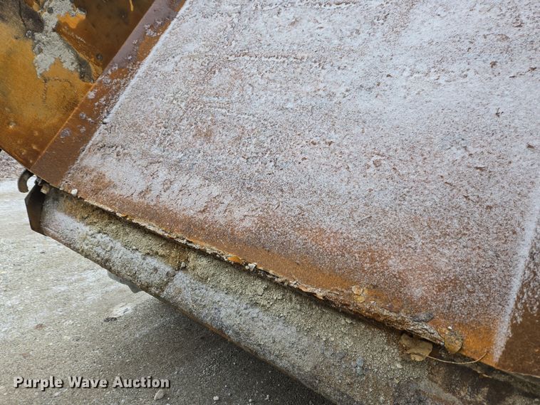 image for item EC4006 2015 Peterbilt 567 dump truck