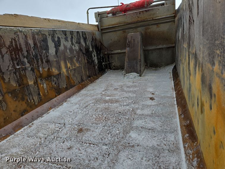 image for item EC4006 2015 Peterbilt 567 dump truck