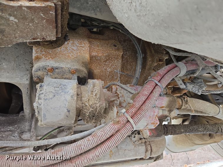 image for item EC4006 2015 Peterbilt 567 dump truck