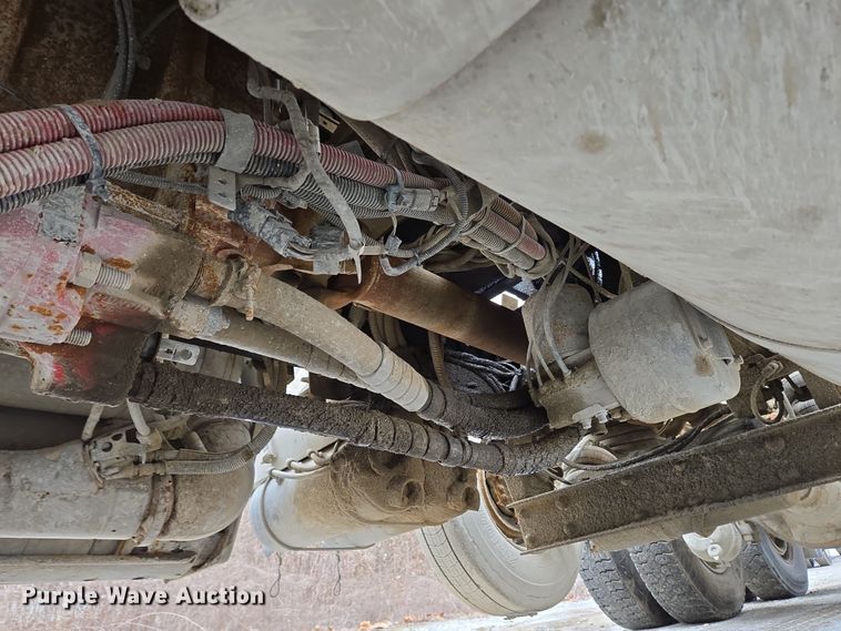 image for item EC4006 2015 Peterbilt 567 dump truck