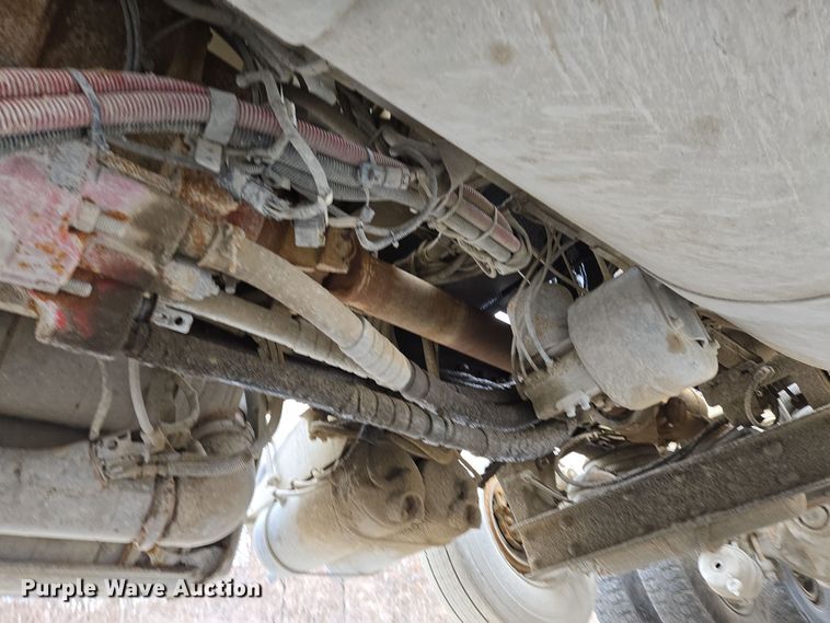 image for item EC4006 2015 Peterbilt 567 dump truck