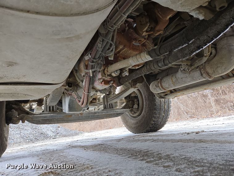 image for item EC4006 2015 Peterbilt 567 dump truck