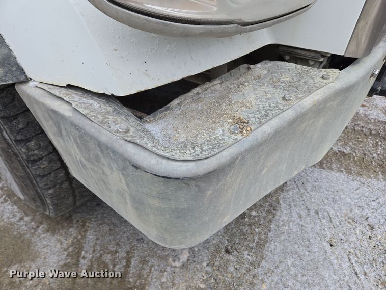 image for item EC4006 2015 Peterbilt 567 dump truck