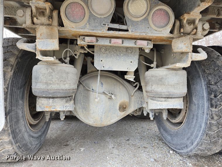 image for item EC4006 2015 Peterbilt 567 dump truck