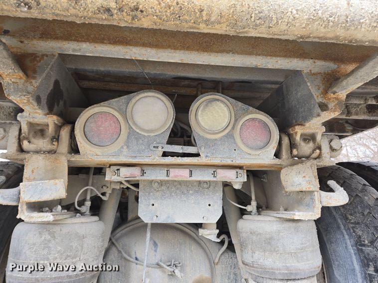 image for item EC4006 2015 Peterbilt 567 dump truck