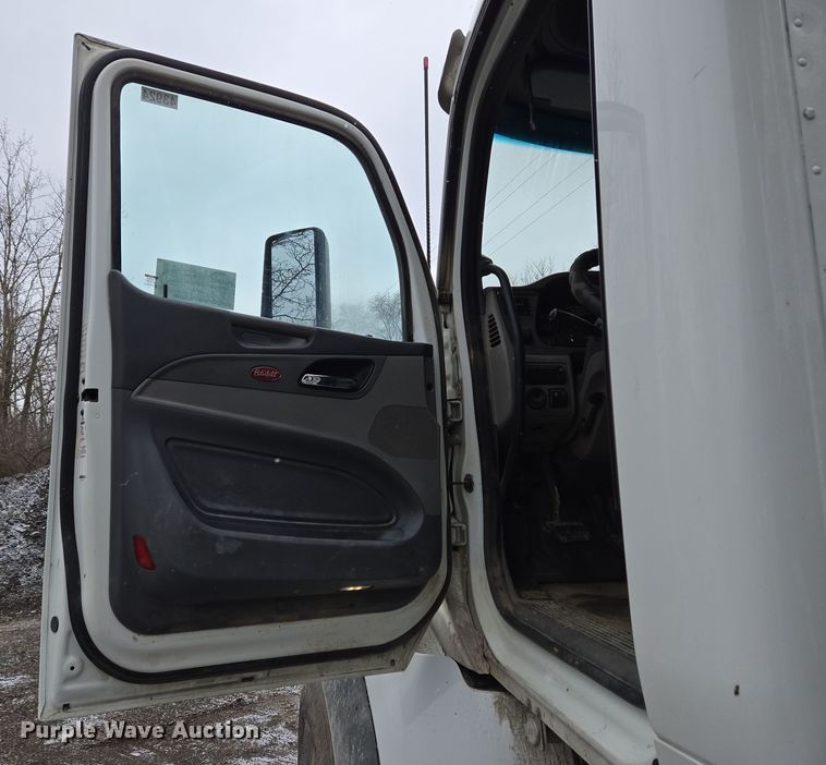 image for item EC4006 2015 Peterbilt 567 dump truck