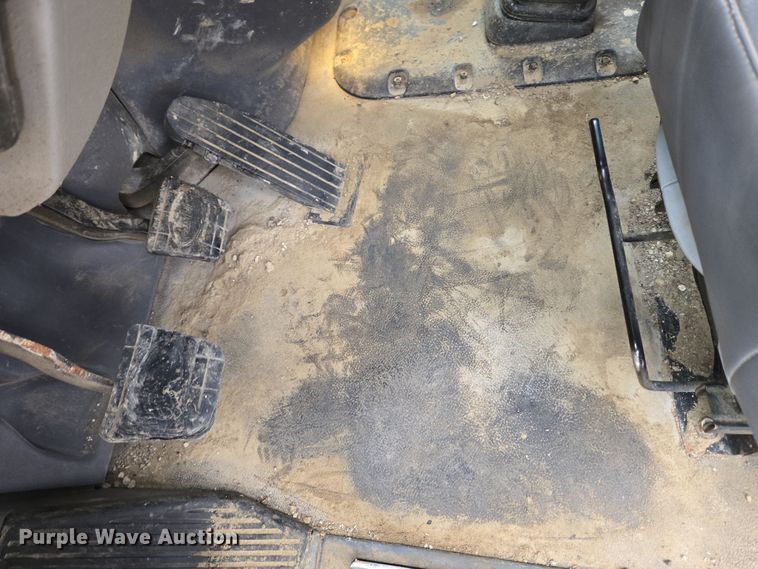 image for item EC4006 2015 Peterbilt 567 dump truck