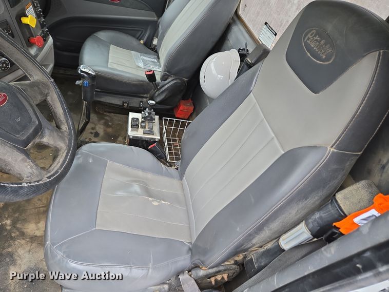 image for item EC4006 2015 Peterbilt 567 dump truck