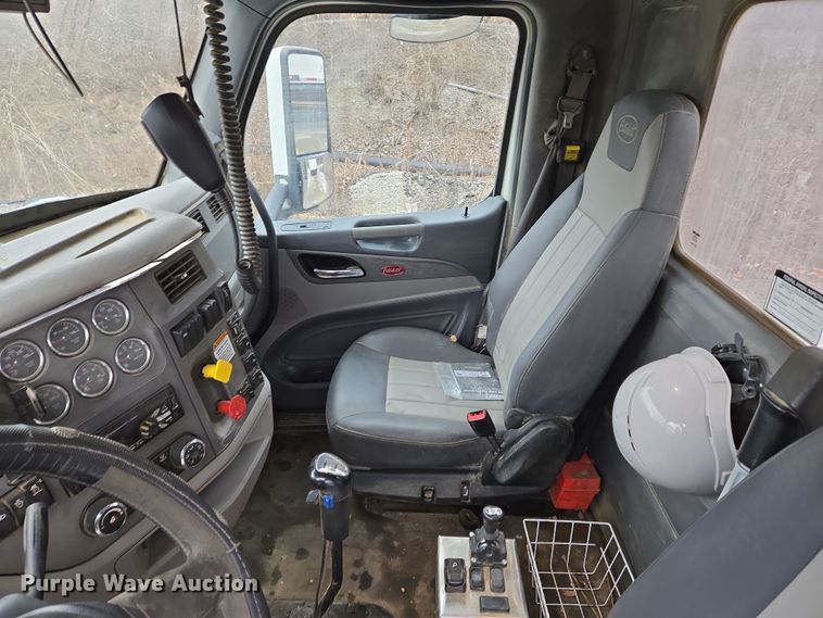 image for item EC4006 2015 Peterbilt 567 dump truck