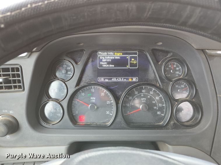 image for item EC4006 2015 Peterbilt 567 dump truck