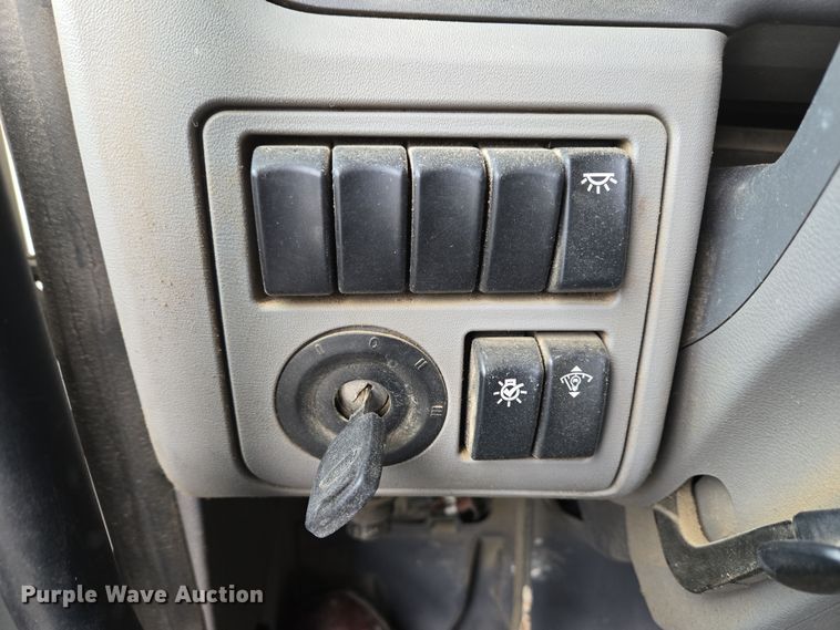 image for item EC4006 2015 Peterbilt 567 dump truck