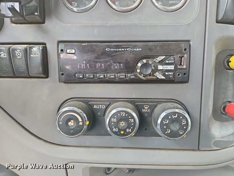 image for item EC4006 2015 Peterbilt 567 dump truck