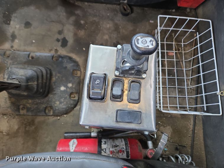 image for item EC4006 2015 Peterbilt 567 dump truck