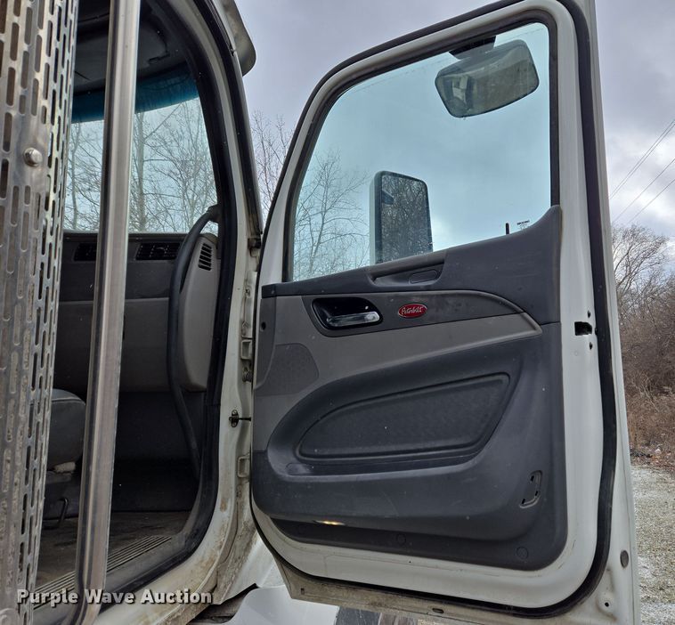 image for item EC4006 2015 Peterbilt 567 dump truck