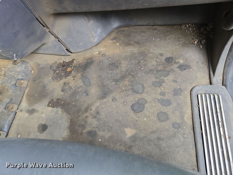 image for item EC4006 2015 Peterbilt 567 dump truck