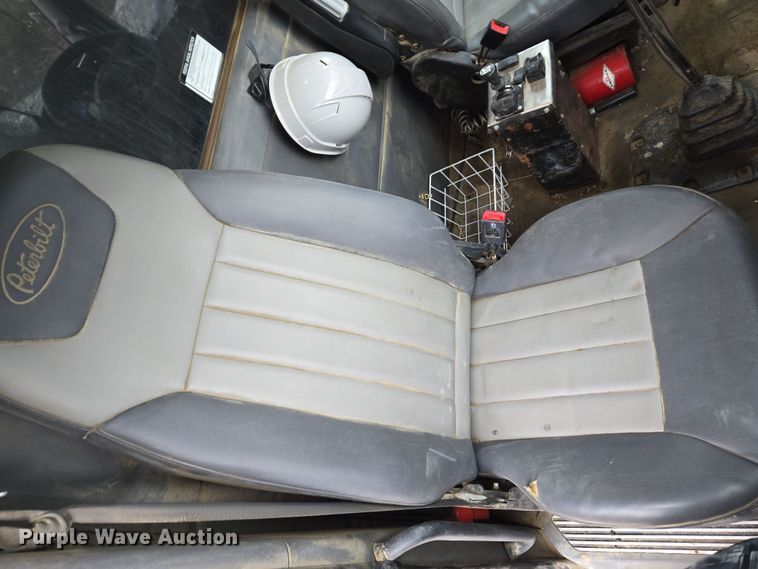 image for item EC4006 2015 Peterbilt 567 dump truck