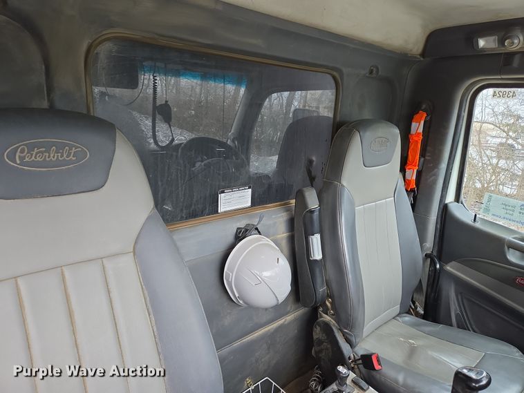 image for item EC4006 2015 Peterbilt 567 dump truck