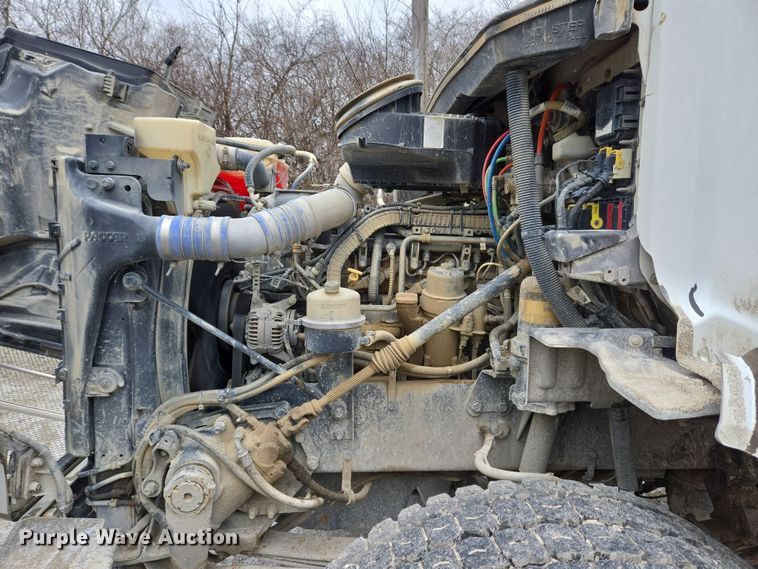 image for item EC4006 2015 Peterbilt 567 dump truck