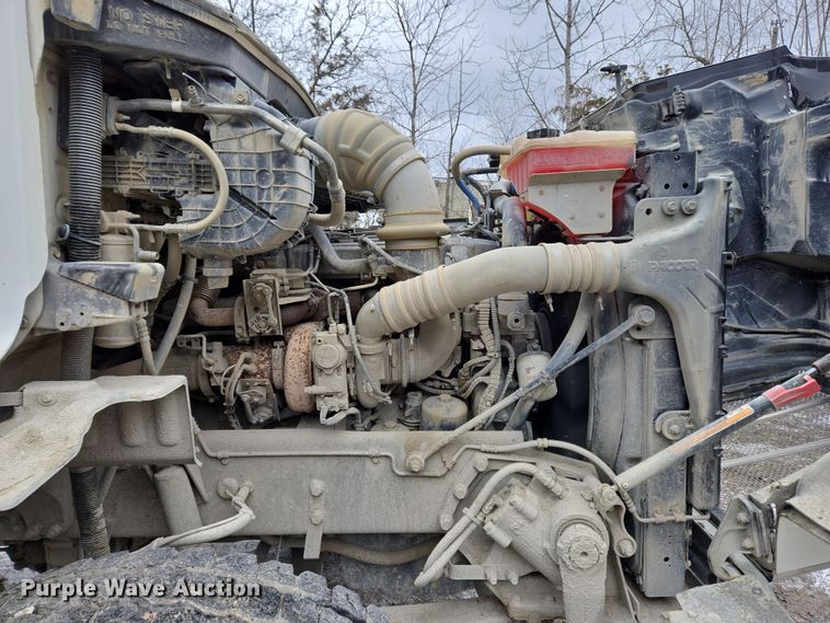 image for item EC4006 2015 Peterbilt 567 dump truck