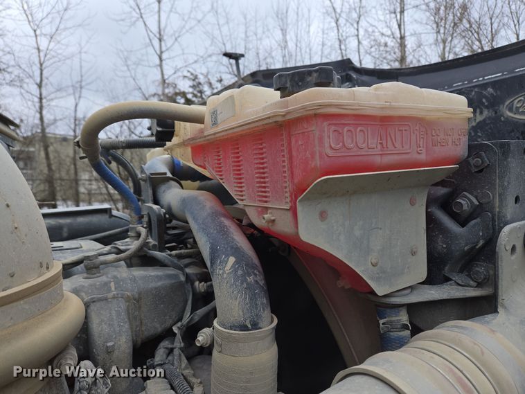 image for item EC4006 2015 Peterbilt 567 dump truck