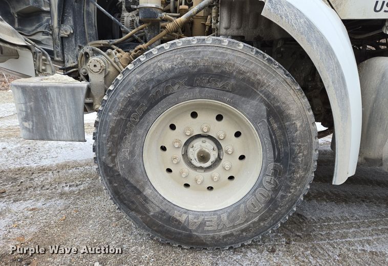 image for item EC4006 2015 Peterbilt 567 dump truck