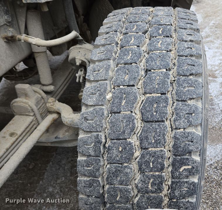 image for item EC4006 2015 Peterbilt 567 dump truck