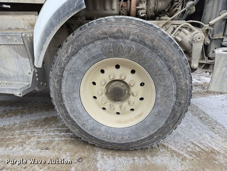 image for item EC4006 2015 Peterbilt 567 dump truck