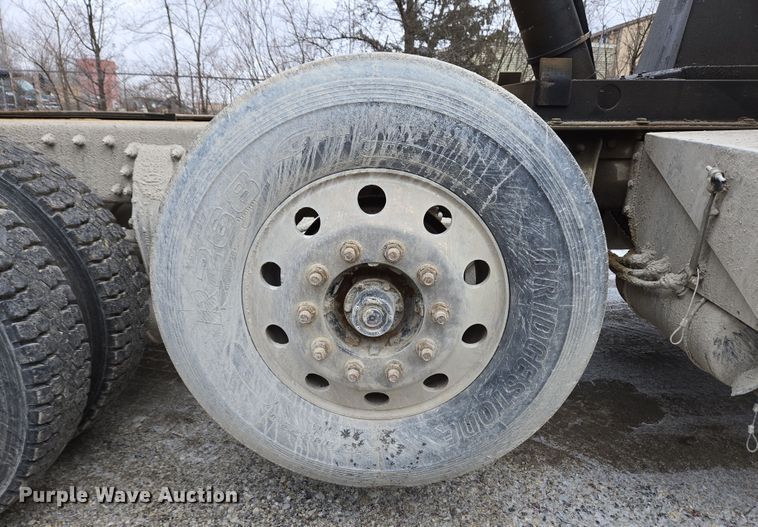 image for item EC4006 2015 Peterbilt 567 dump truck