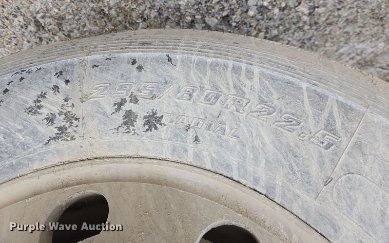 image for item EC4006 2015 Peterbilt 567 dump truck