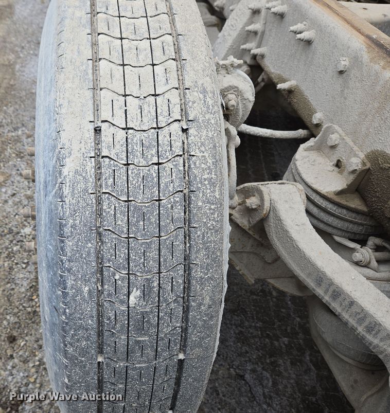 image for item EC4006 2015 Peterbilt 567 dump truck