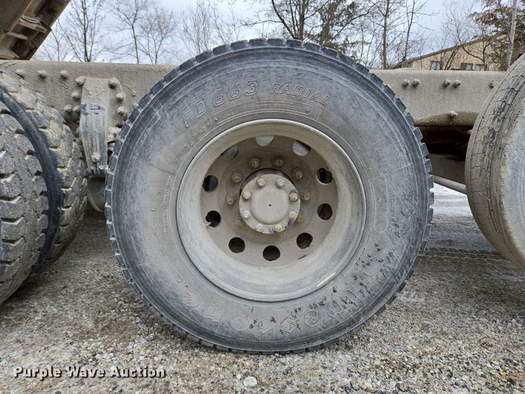 image for item EC4006 2015 Peterbilt 567 dump truck