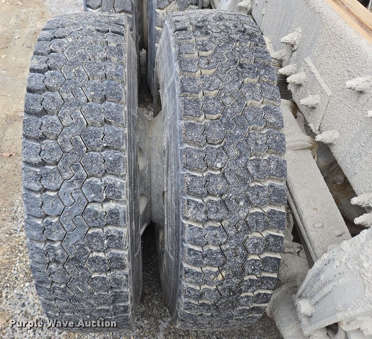 image for item EC4006 2015 Peterbilt 567 dump truck