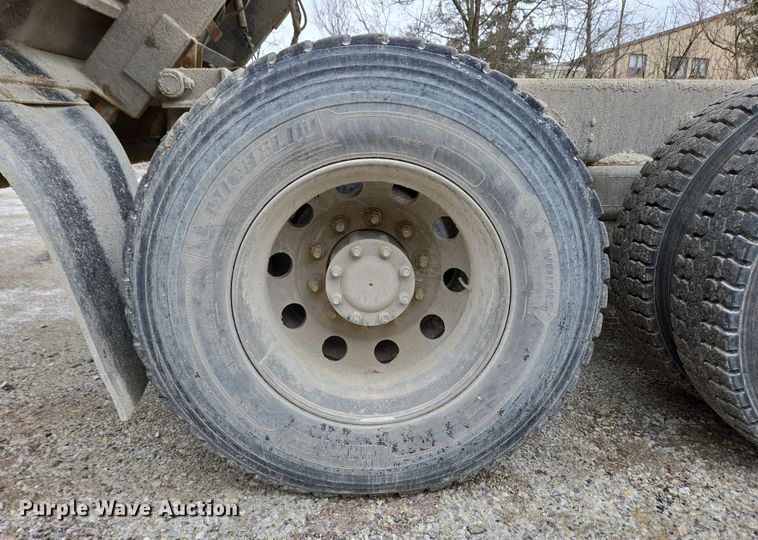 image for item EC4006 2015 Peterbilt 567 dump truck