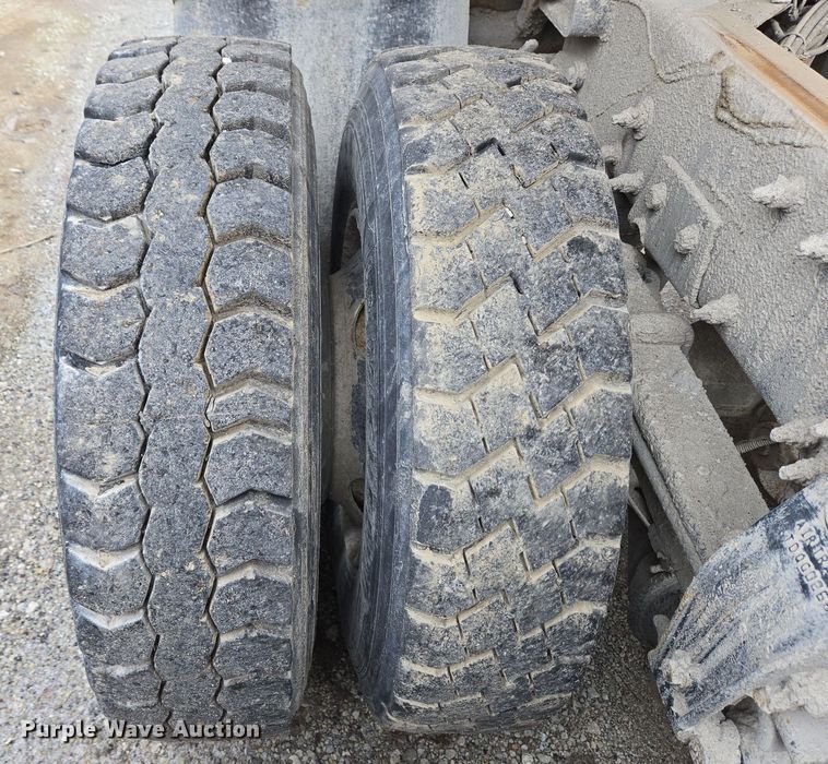 image for item EC4006 2015 Peterbilt 567 dump truck