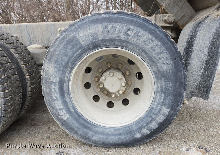 image for item EC4006 2015 Peterbilt 567 dump truck