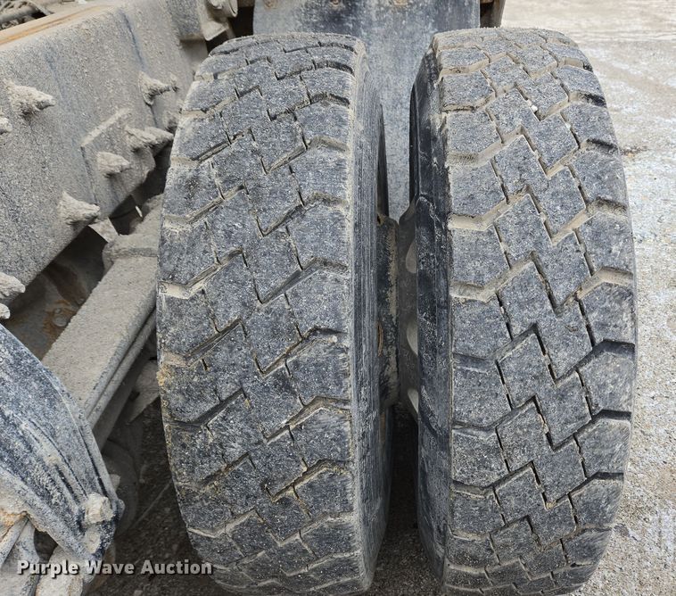 image for item EC4006 2015 Peterbilt 567 dump truck