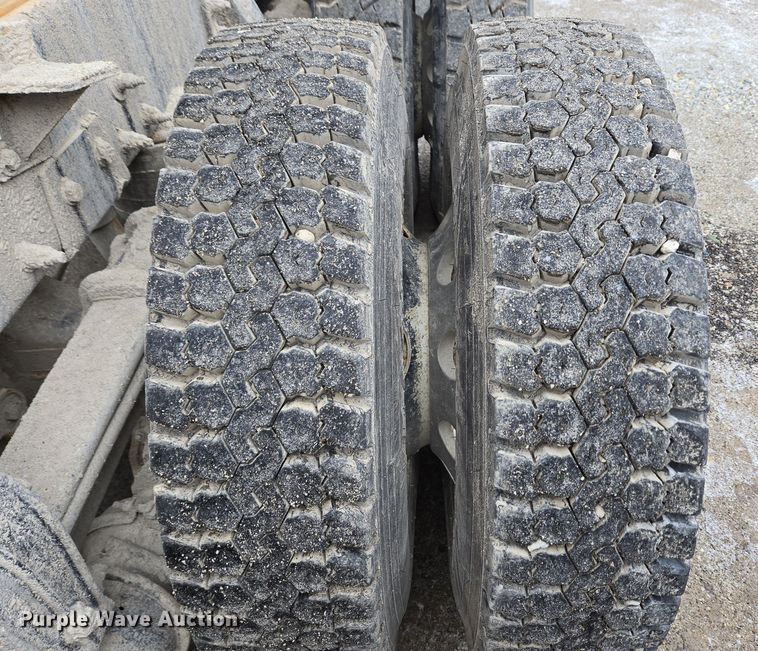 image for item EC4006 2015 Peterbilt 567 dump truck