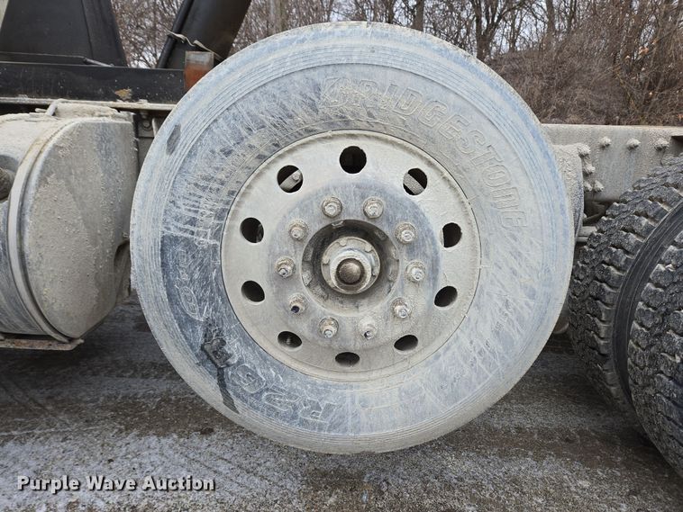 image for item EC4006 2015 Peterbilt 567 dump truck