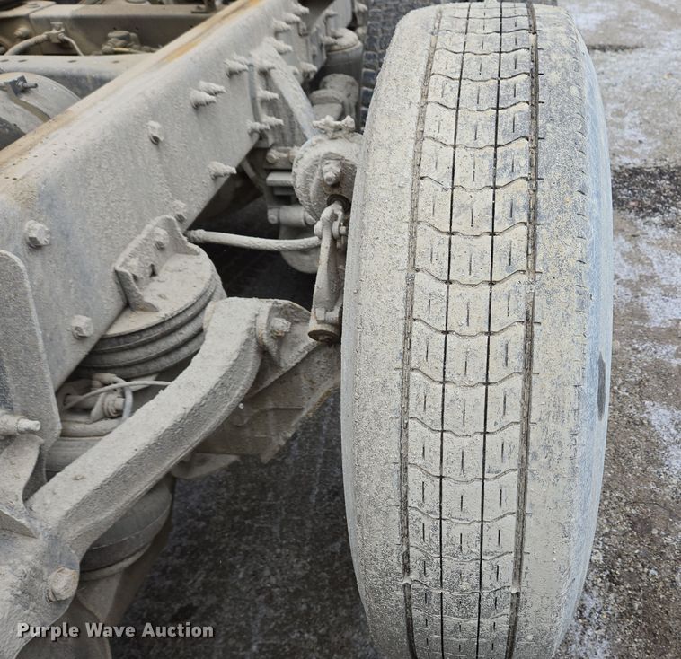 image for item EC4006 2015 Peterbilt 567 dump truck