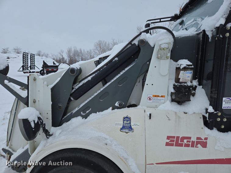 image for item EC4011 Elgin Pelican NP street sweeper