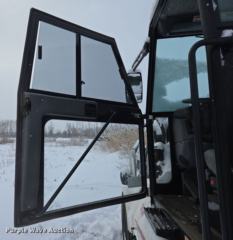 image for item EC4011 Elgin Pelican NP street sweeper