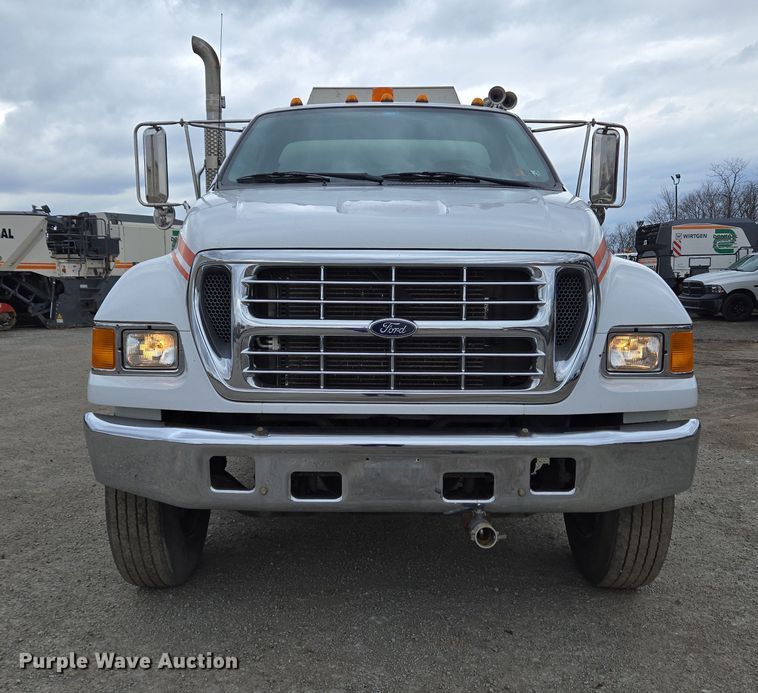 image for item EC4018 2003 Ford F750 Super Duty XLT water truck