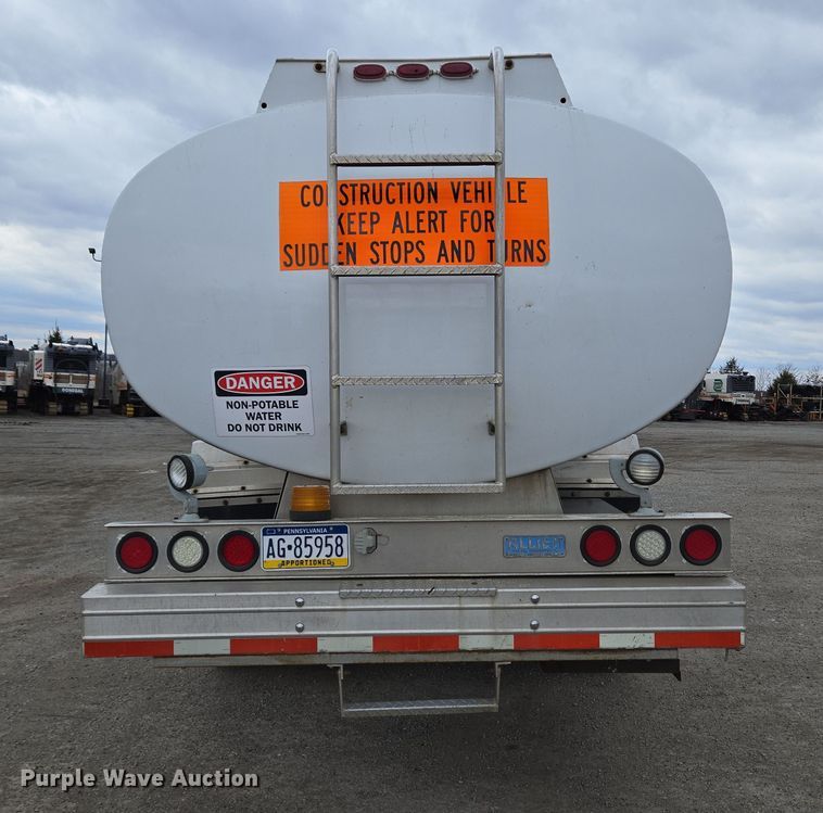 image for item EC4018 2003 Ford F750 Super Duty XLT water truck