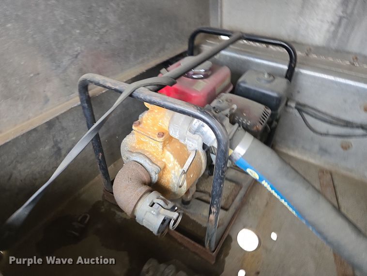 image for item EC4018 2003 Ford F750 Super Duty XLT water truck