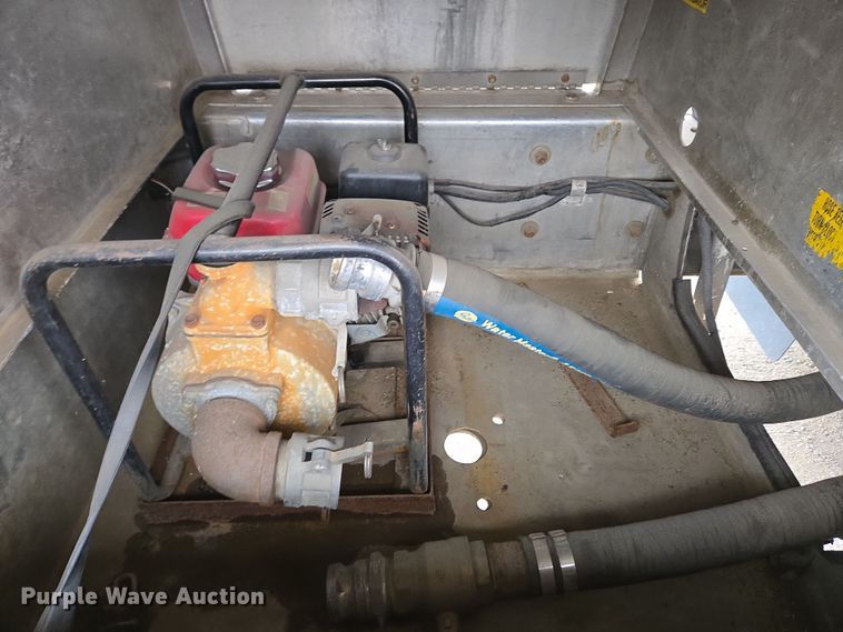 image for item EC4018 2003 Ford F750 Super Duty XLT water truck