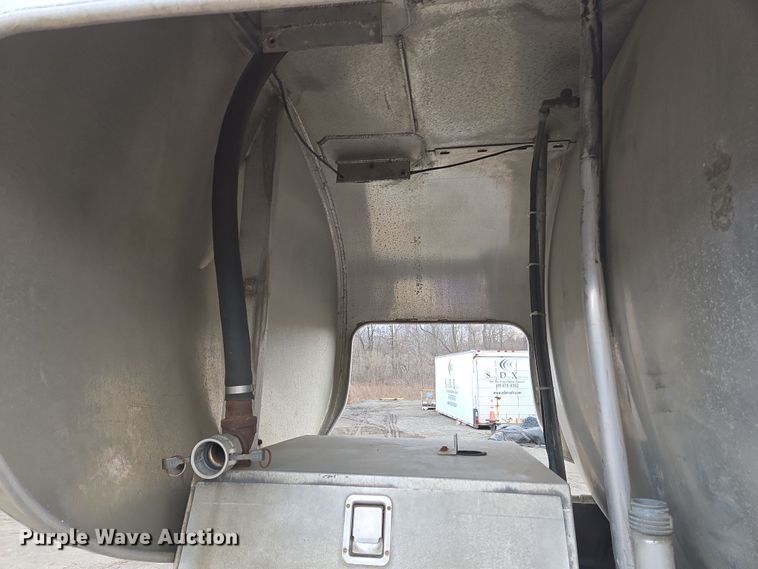 image for item EC4018 2003 Ford F750 Super Duty XLT water truck