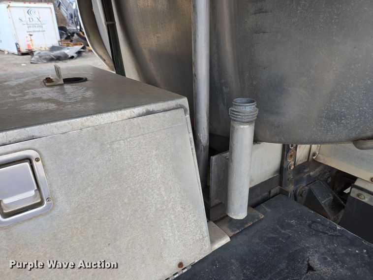 image for item EC4018 2003 Ford F750 Super Duty XLT water truck