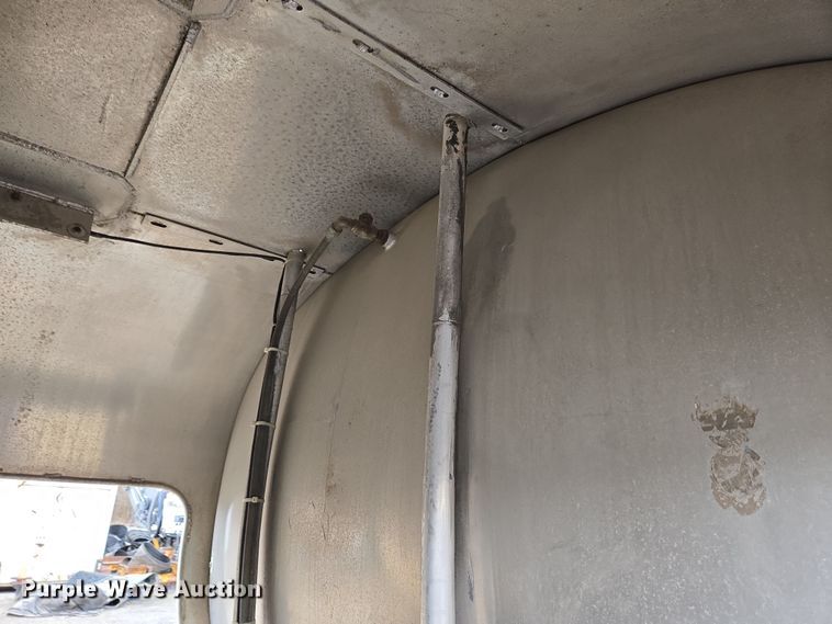 image for item EC4018 2003 Ford F750 Super Duty XLT water truck