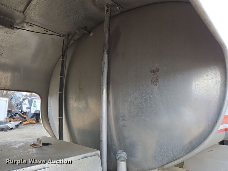 image for item EC4018 2003 Ford F750 Super Duty XLT water truck