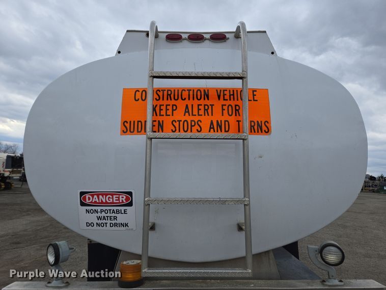 image for item EC4018 2003 Ford F750 Super Duty XLT water truck